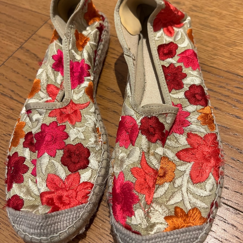 Floral Embroidered Women's Espadrilles